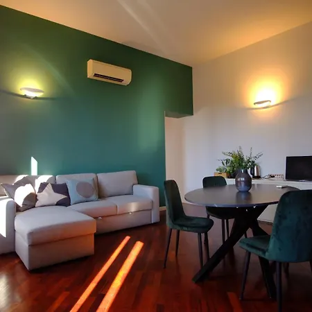 Guesthost - Cozy Terrace Flat Historic Center