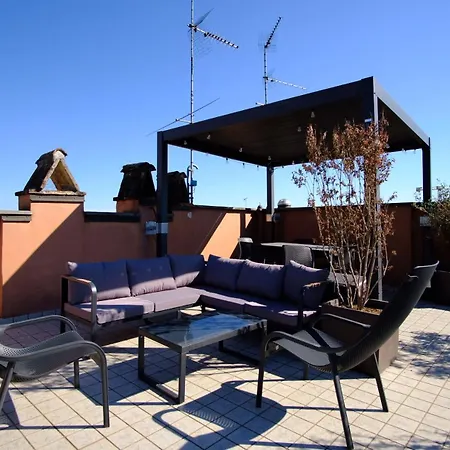 Guesthost - Cozy Terrace Flat Historic Center