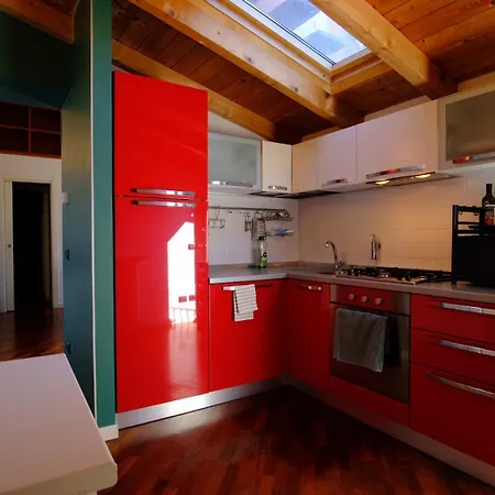 Guesthost - Cozy Terrace Flat Historic Center Apartment