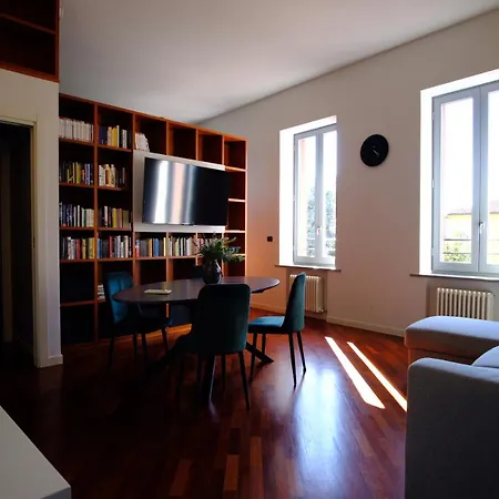 Apartment Guesthost - Cozy Terrace Flat Historic Center *