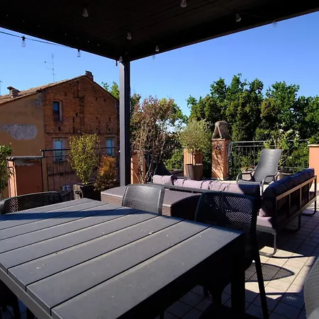 Guesthost - Cozy Terrace Flat Historic Center Piacenza